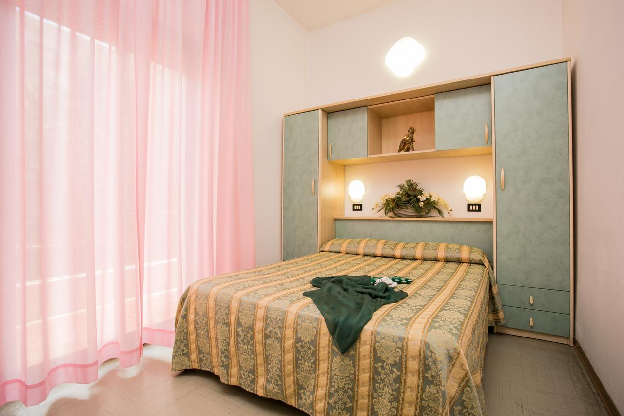 Hotel Pineta Bellaria-Igea Marina Exterior foto