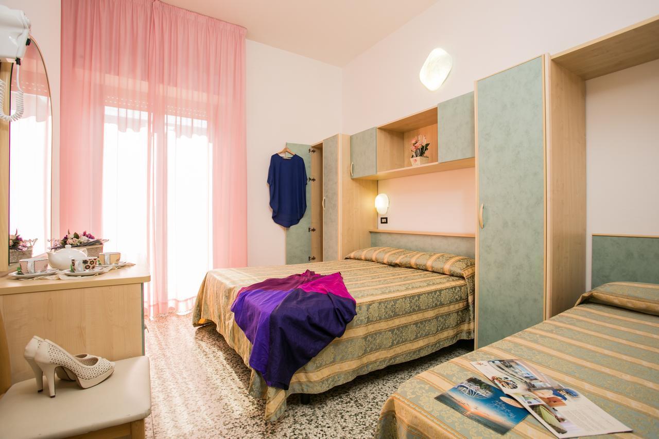 Hotel Pineta Bellaria-Igea Marina Exterior foto