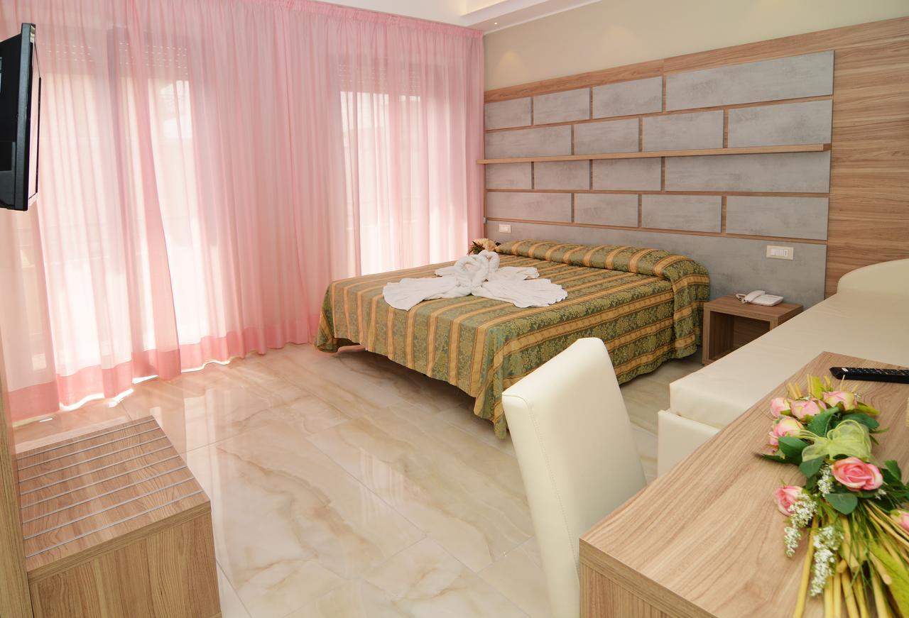 Hotel Pineta Bellaria-Igea Marina Exterior foto